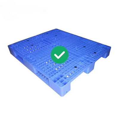 المنصات البلاستيكية القابلة للتكديس للمستودعات البلاستيكية 2000 كجم تحميل ديناميكي 130x110